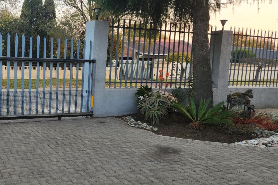 Photo of Others in Secunda