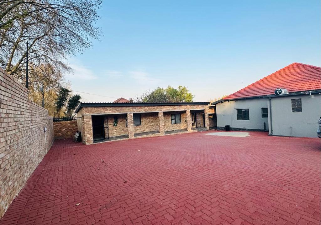 Photo of Buildings in Bezuidenhout Valley