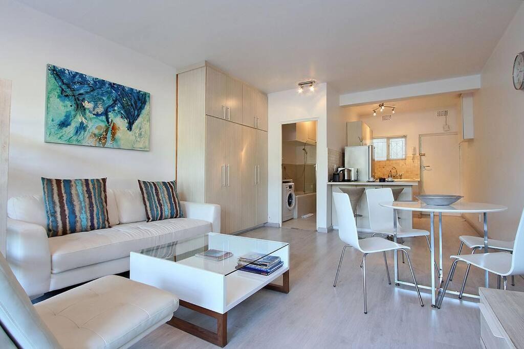 Photo of Livingroom in Mouille Point
