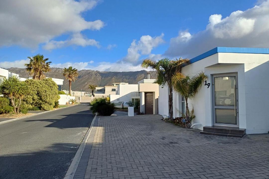 Photo of Buildings in Gordons Bay Central