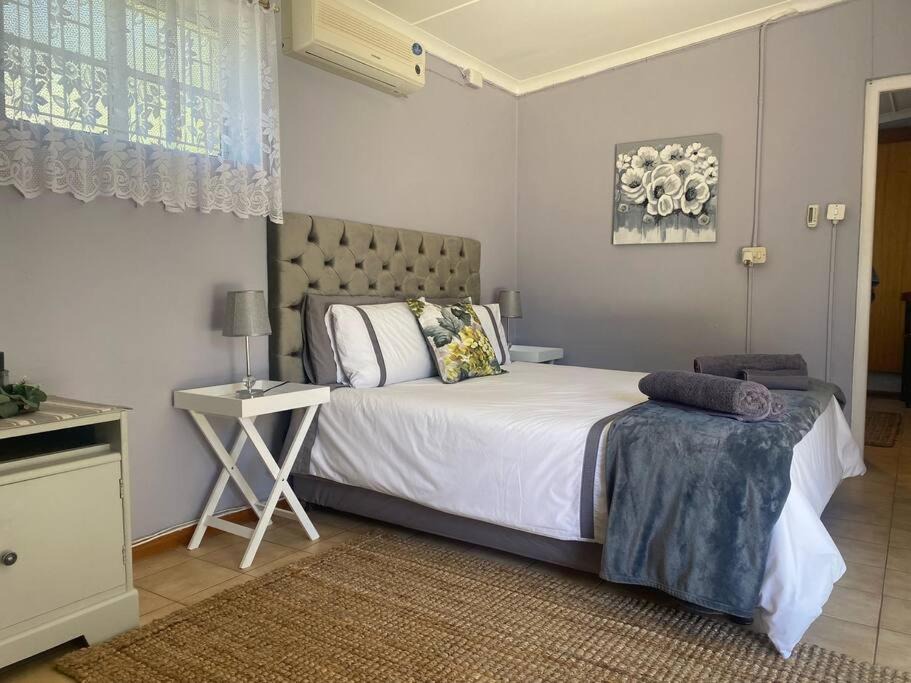 Photo of Bedroom in Oudtshoorn