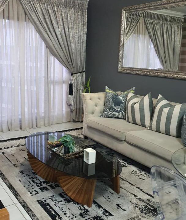 Photo of Livingroom in Greater Johannesburg Metropolitan Area