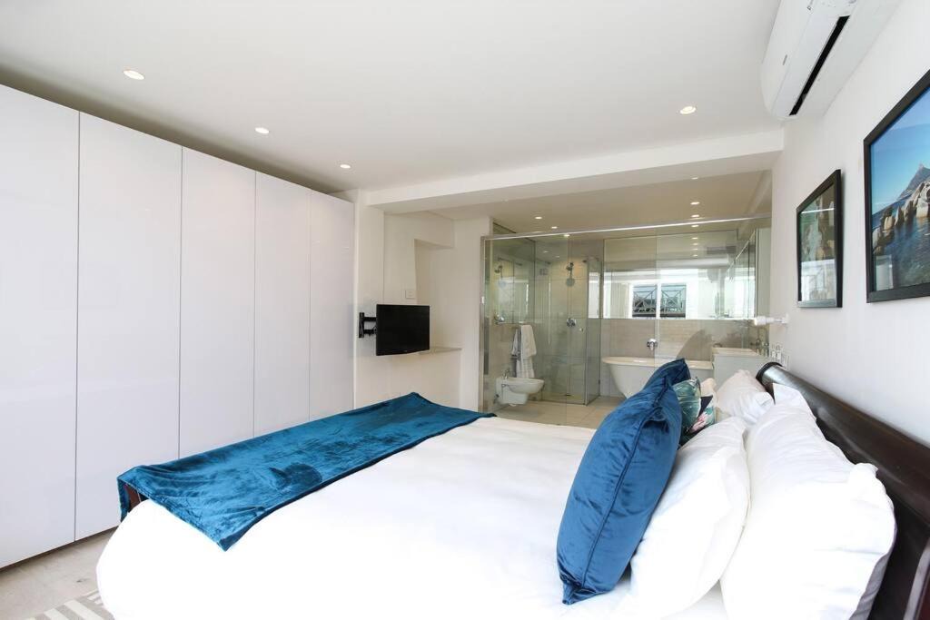 Photo of Bedroom in Bantry Bay