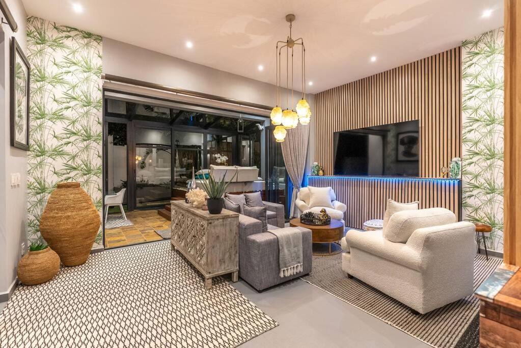 Photo of Livingroom in Scott Estate