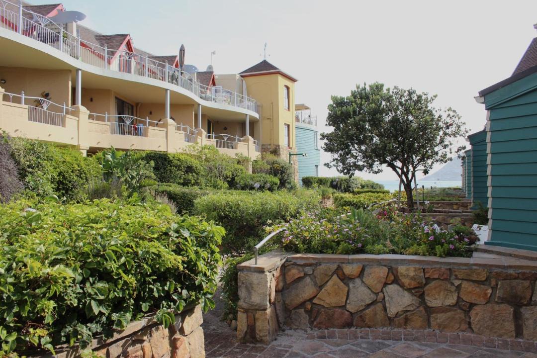 Photo of Others in Scott Estate