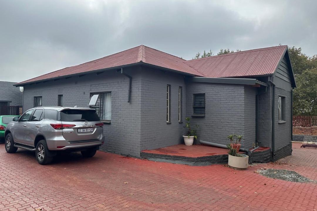 Photo of Buildings in Bezuidenhout Valley