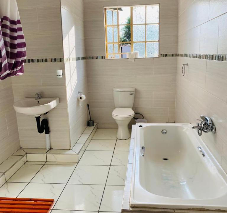 Photo of Bathroom in Emalahleni