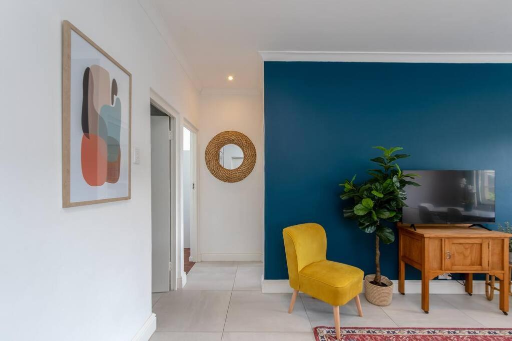 Photo of Livingroom in Three Anchor Bay