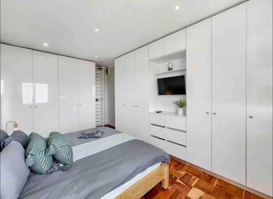 Photo of Bedroom in Three Anchor Bay