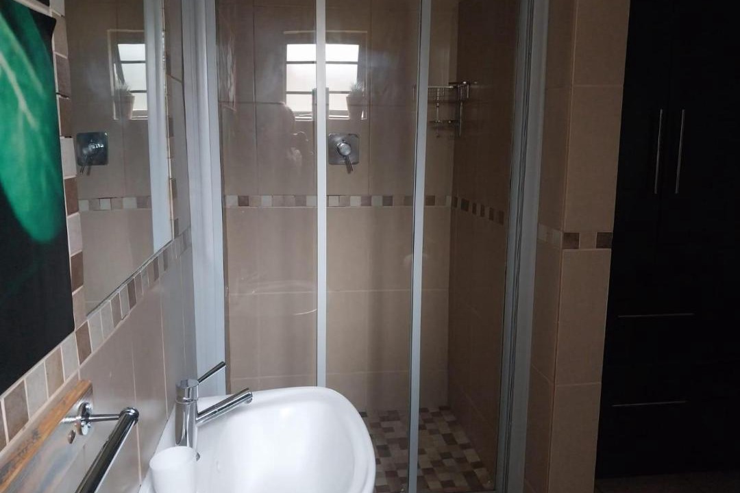 Photo of Bathroom in Universitas