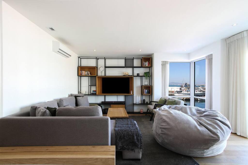 Photo of Livingroom in Mouille Point