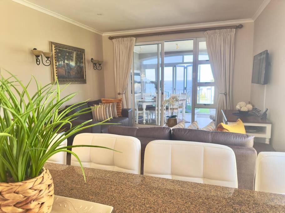 Photo of Livingroom in Pinnacle Point