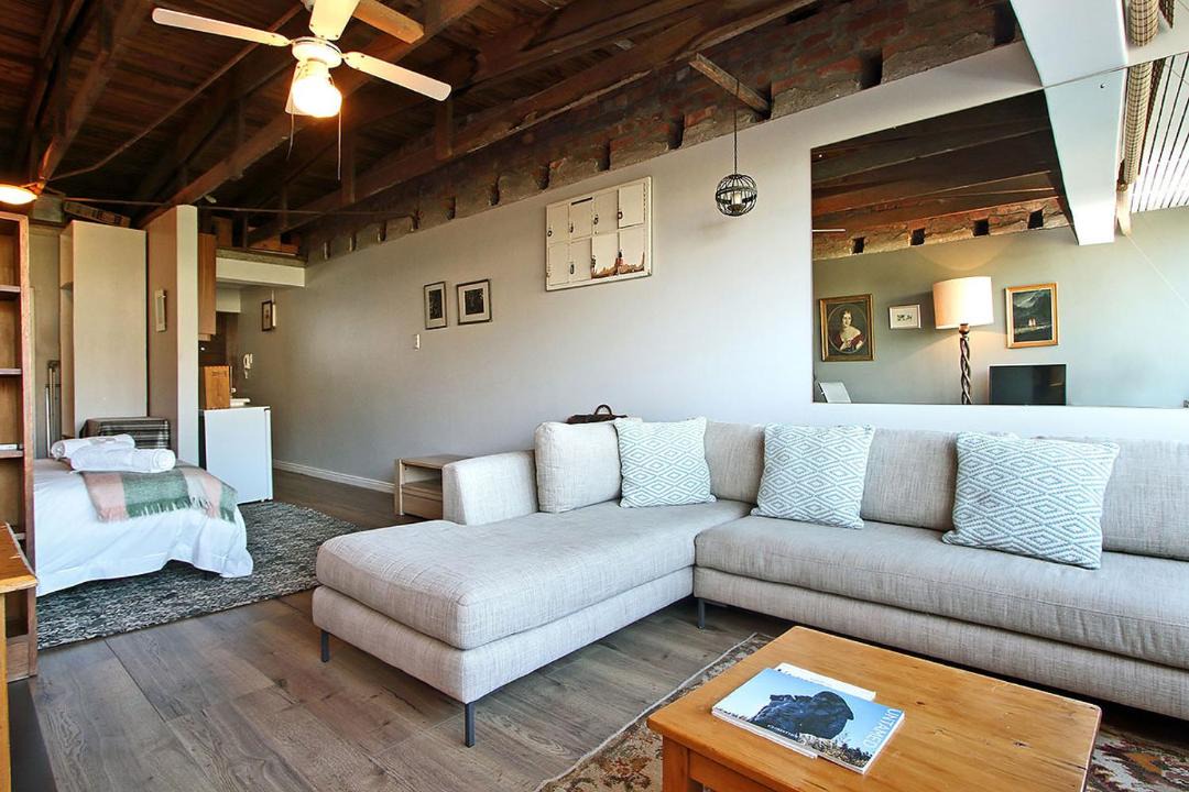 Photo of Livingroom in Mouille Point