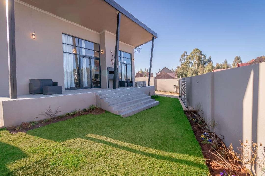 Photo of Buildings in Dullstroom