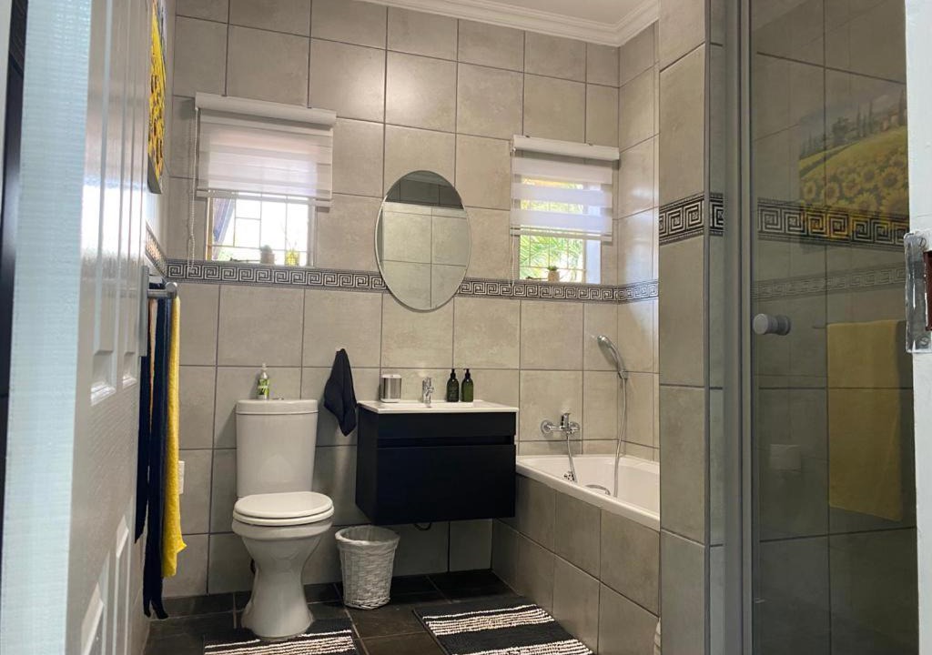 Photo of Bathroom in Eldoraigne