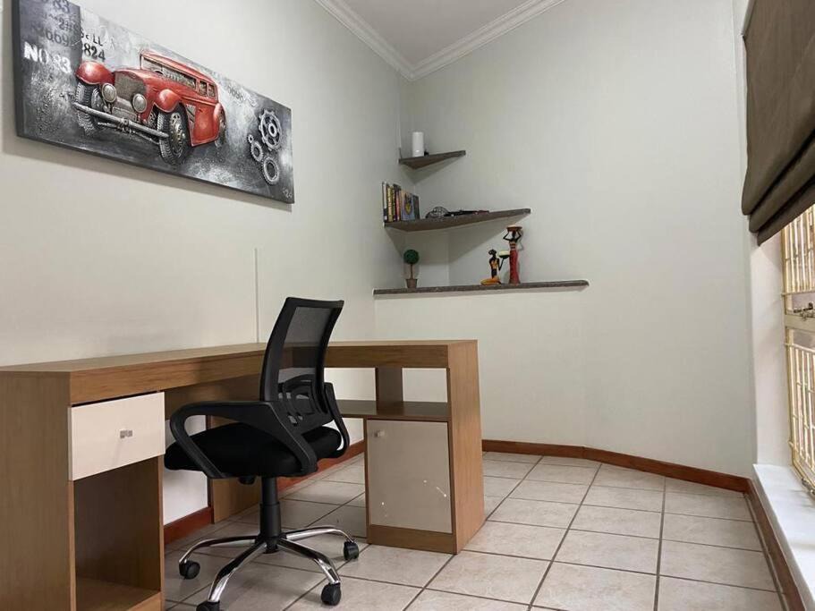 Photo of Livingroom in Eldoraigne