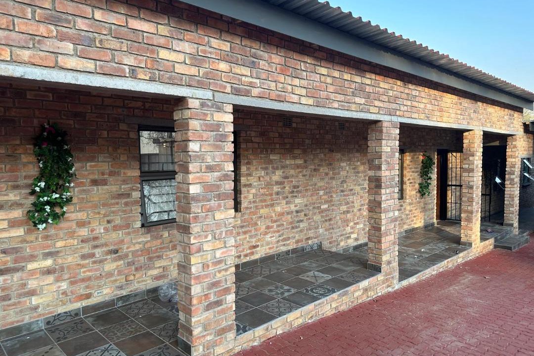 Photo of Buildings in Bezuidenhout Valley