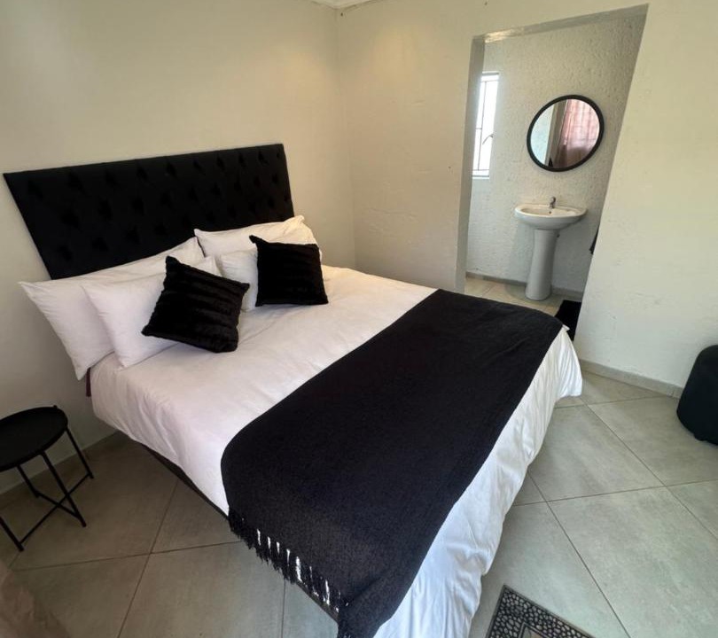 Photo of Bedroom in Elias Motsoaledi