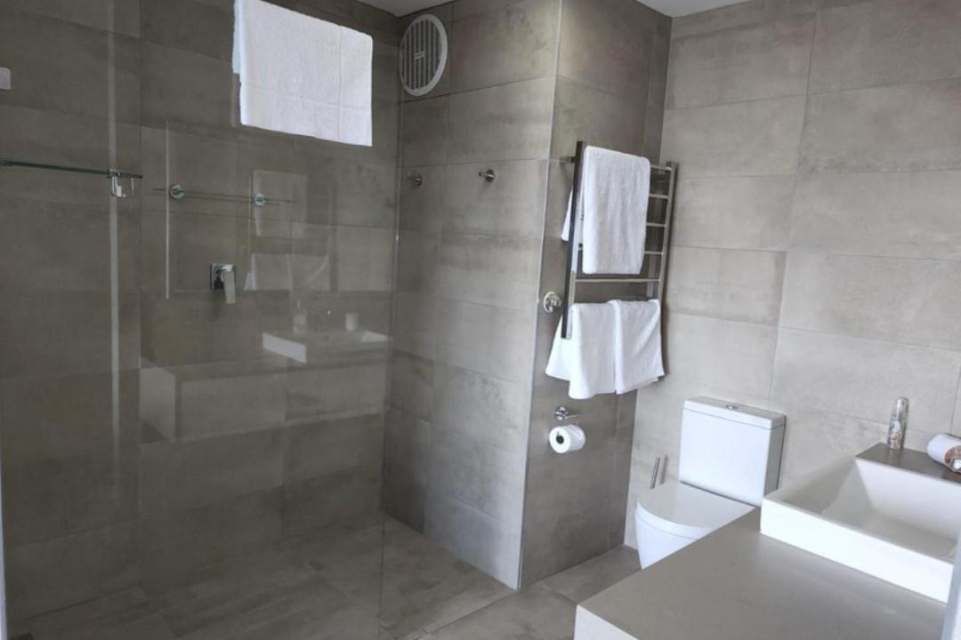 Photo of Bathroom in Trafalgar