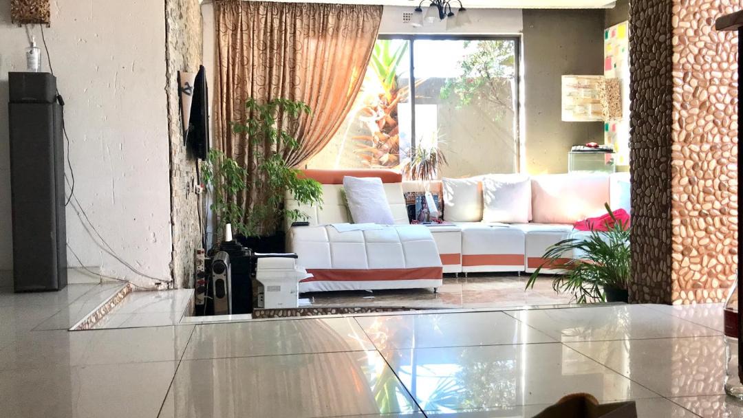 Photo of Livingroom in Greater Johannesburg Metropolitan Area