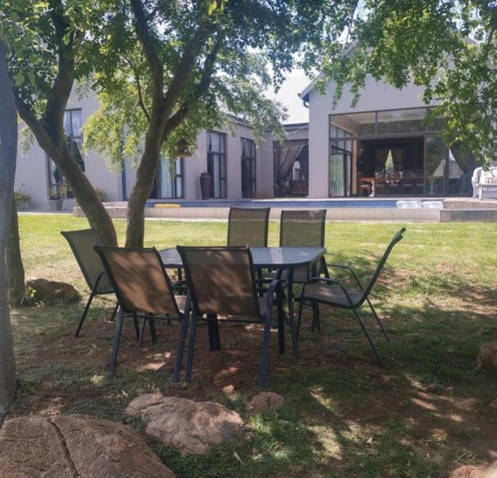 Photo of Others in Parys