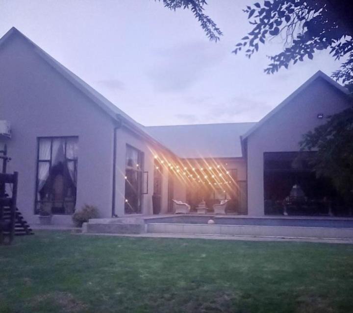 Photo of Others in Parys
