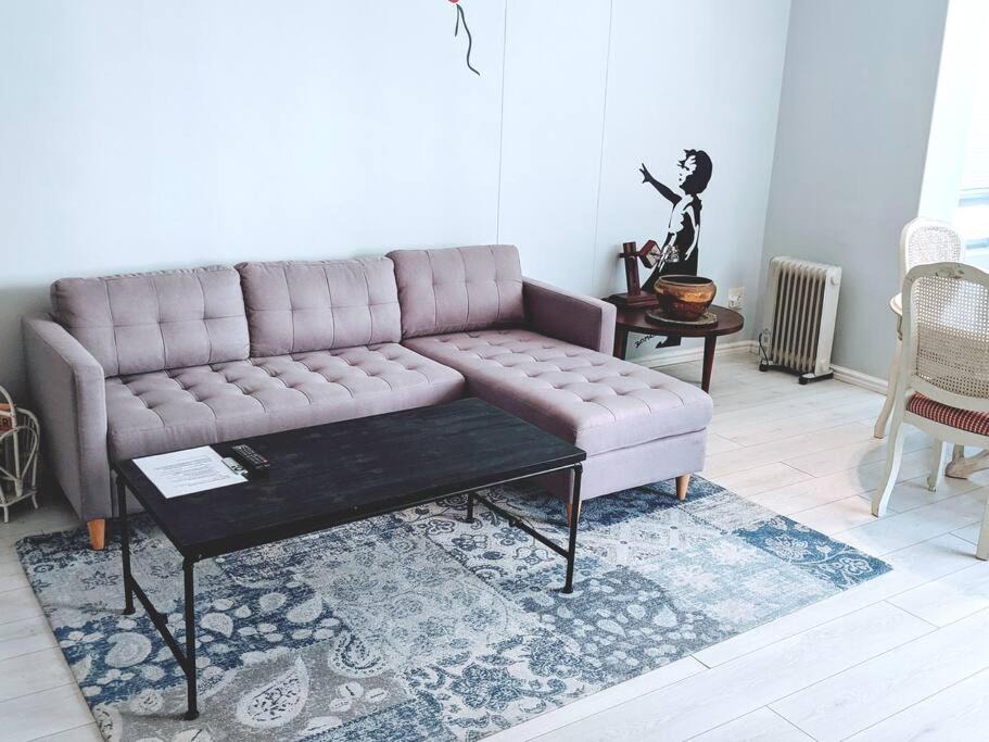 Photo of Livingroom in Redhill