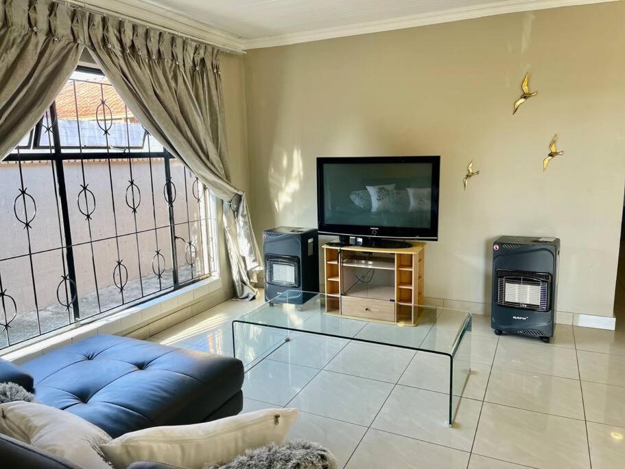 Photo of Livingroom in Greater Johannesburg Metropolitan Area
