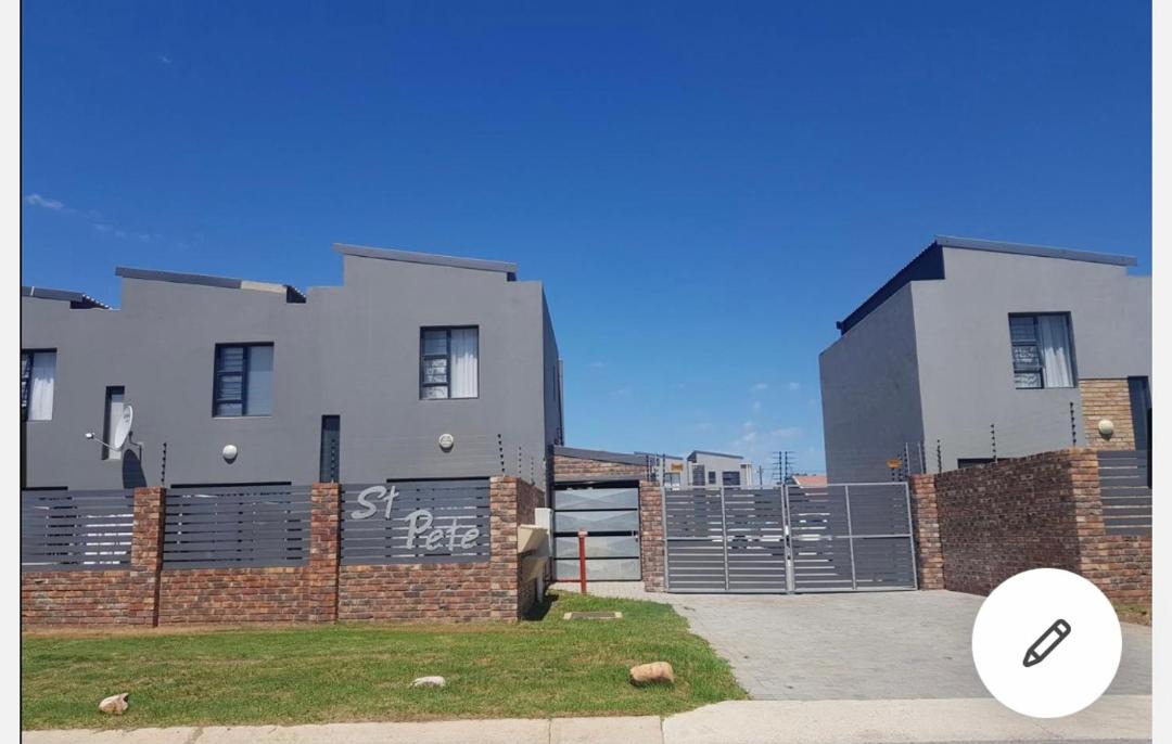 Photo of Buildings in Newton Park