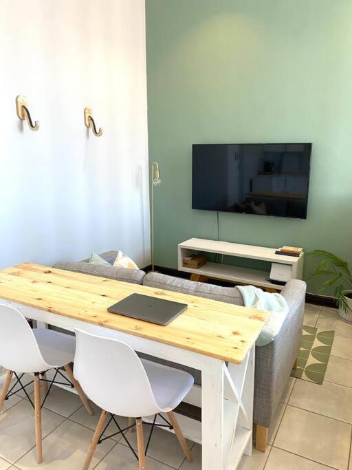 Photo of Livingroom in Redhill