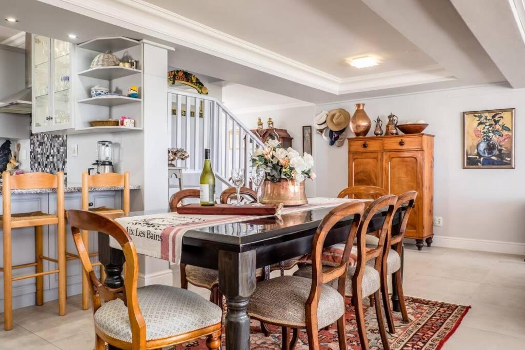 Photo of Livingroom in Shelley Point