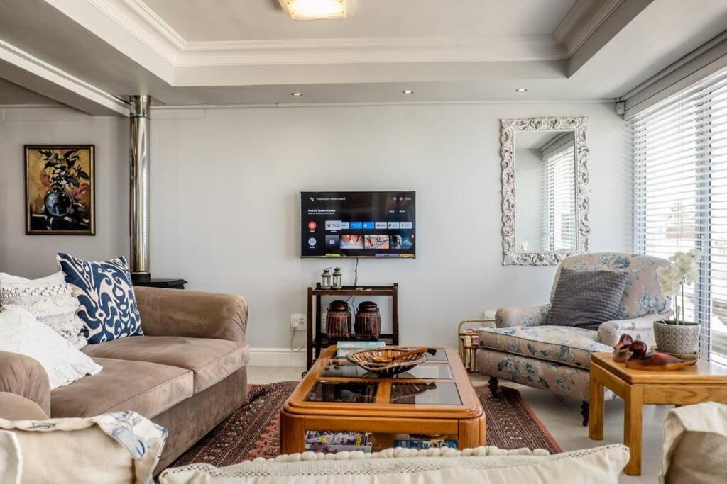 Photo of Livingroom in Shelley Point