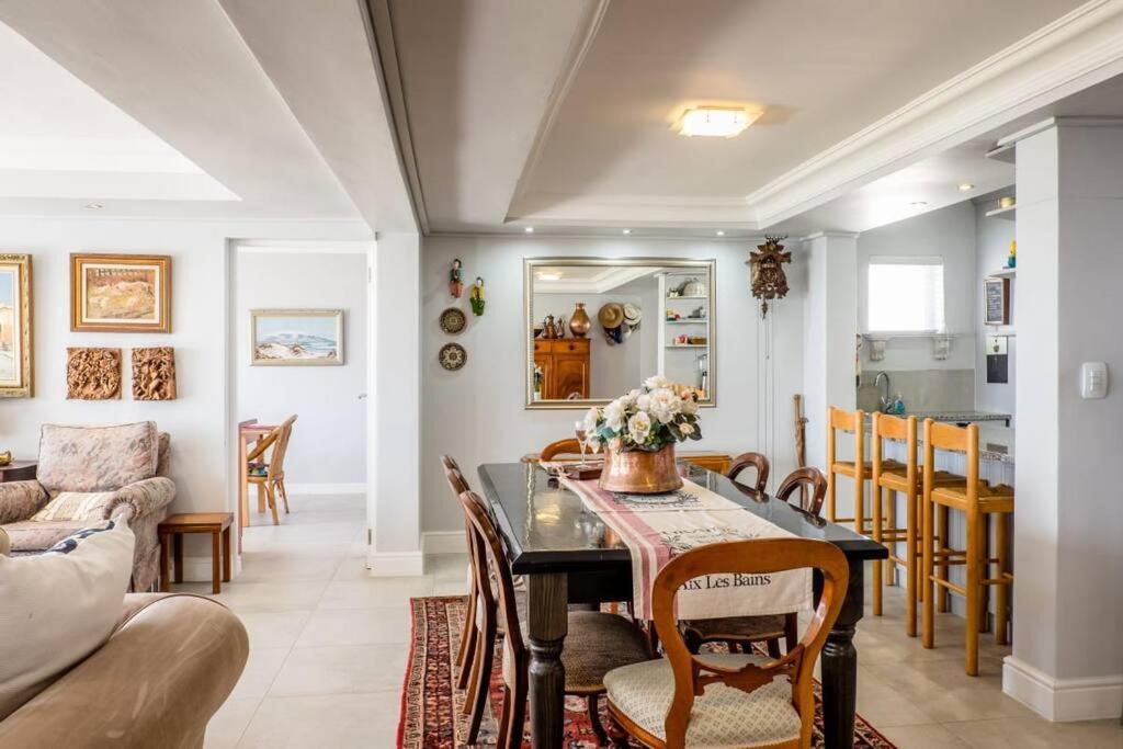 Photo of Livingroom in Shelley Point