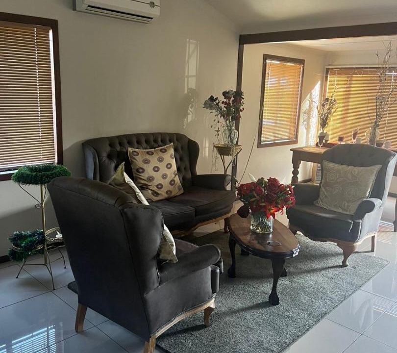 Photo of Livingroom in Elgin
