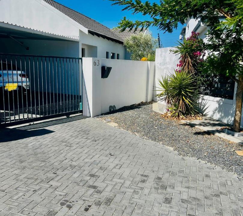 Photo of Others in Bloubergstrand