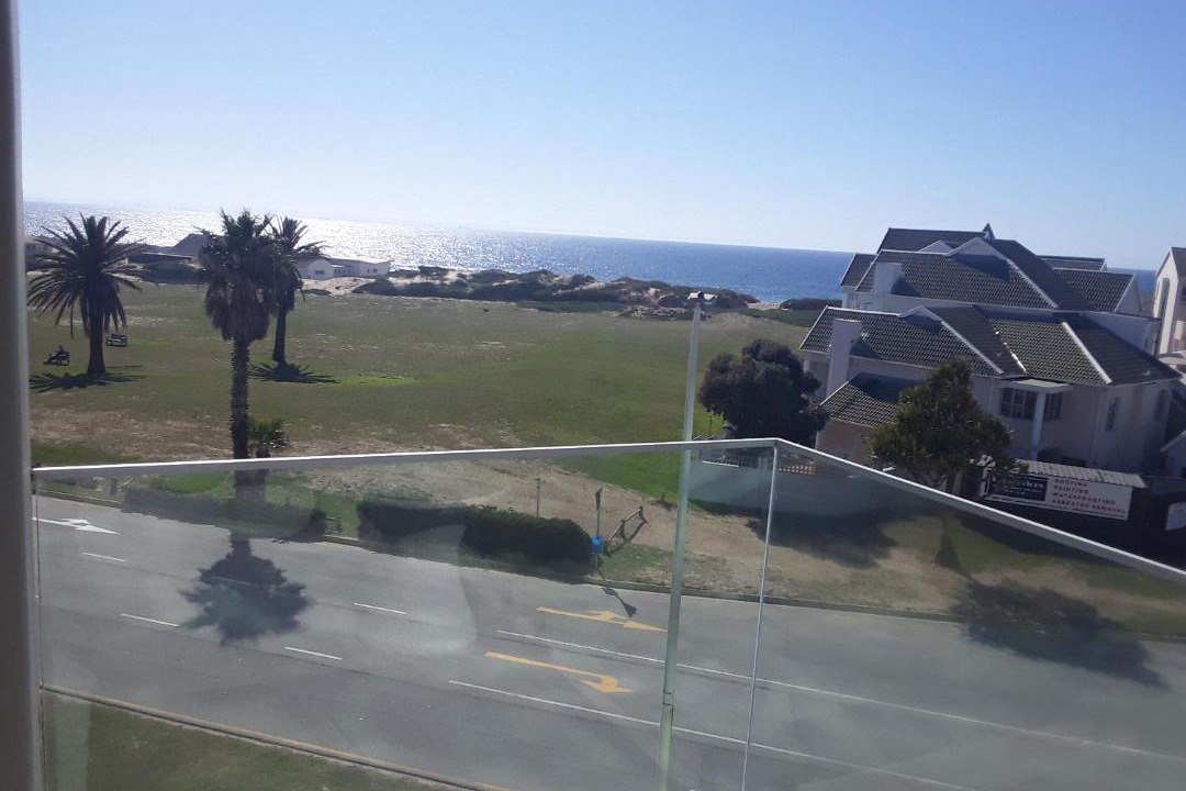 Photo of Others in Pollok Beach