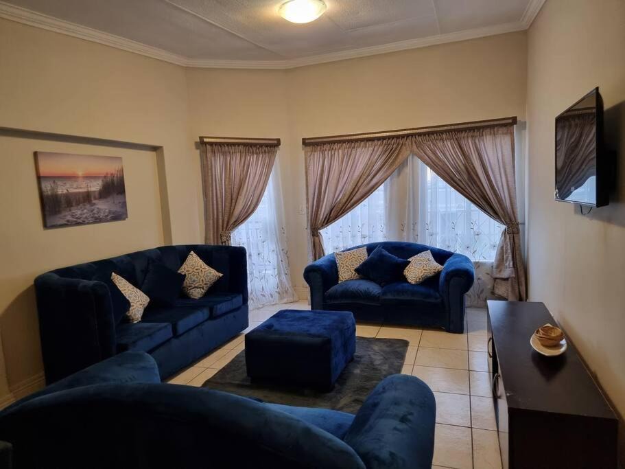Photo of Livingroom in Greater Johannesburg Metropolitan Area