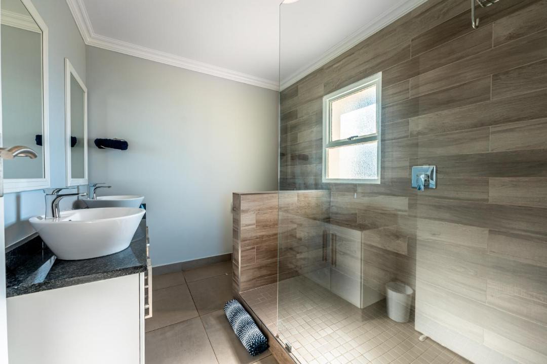 Photo of Bathroom in Shaka's Rock