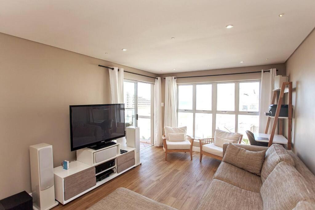 Photo of Livingroom in Pollok Beach