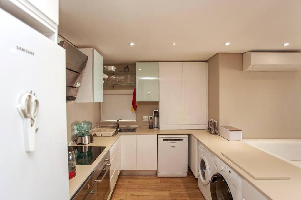 Photo of Kitchen in Pollok Beach