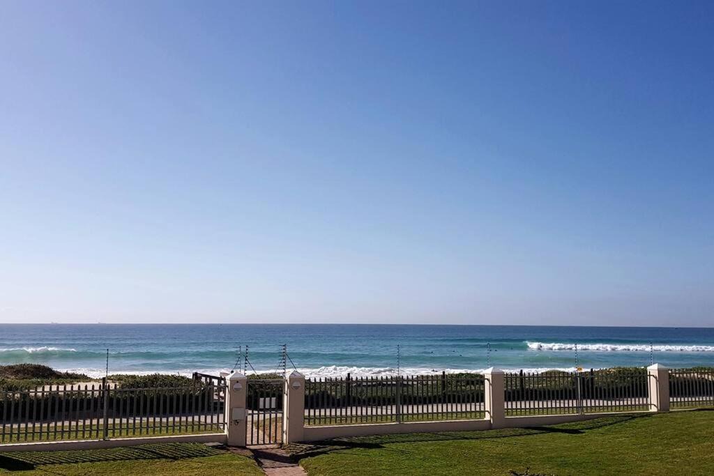 Photo of Others in Pollok Beach