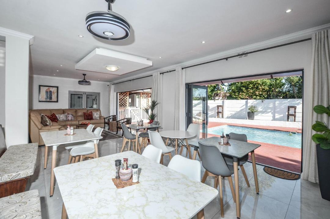 Photo of Livingroom in Milnerton