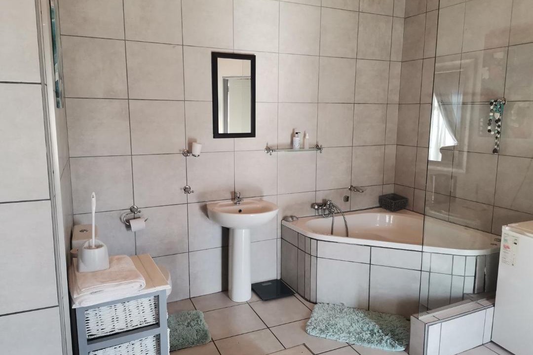 Photo of Bathroom in Riebeeckstad