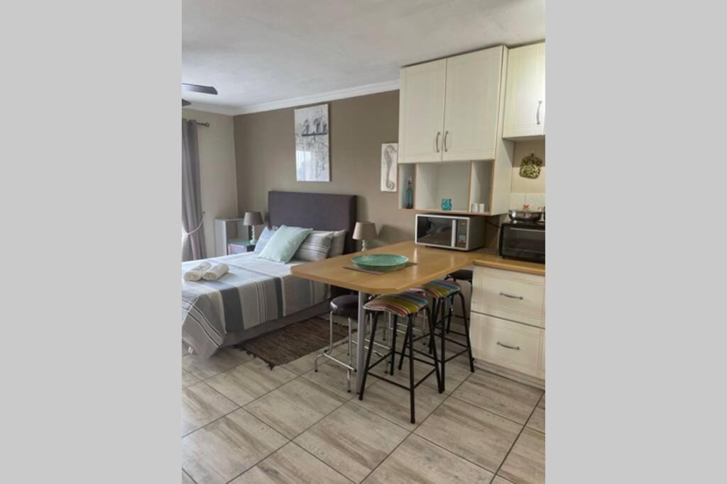 Photo of Livingroom in Margate Beach