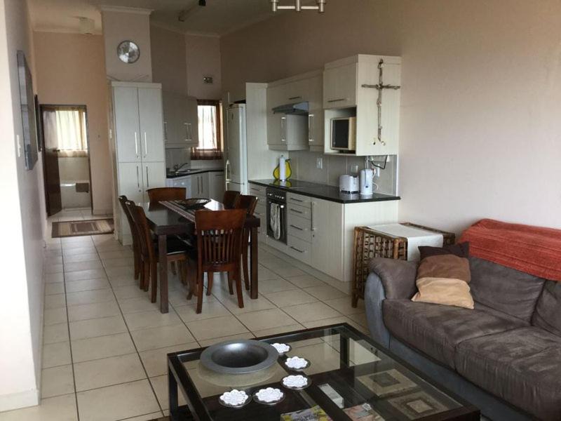 Photo of Livingroom in Umdloti