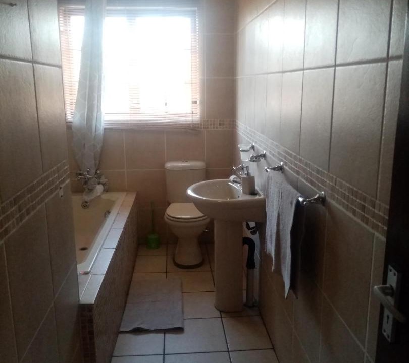 Photo of Bathroom in Emalahleni