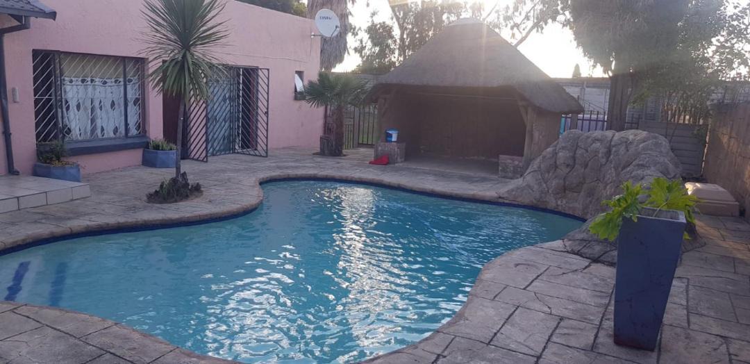 Photo of Others in Alberton