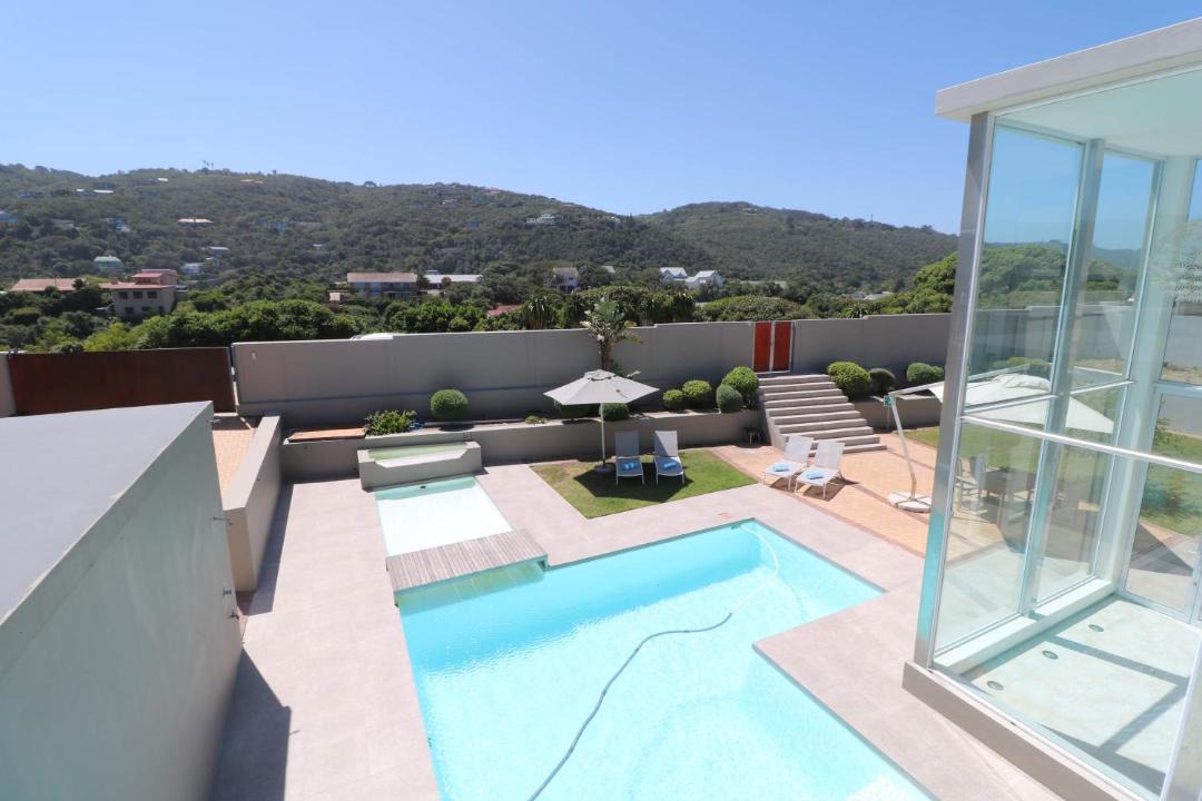 Photo of Patio Balcony in Wilderness Beach