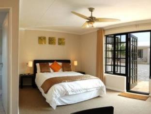 Photo of Bedroom in Pollok Beach