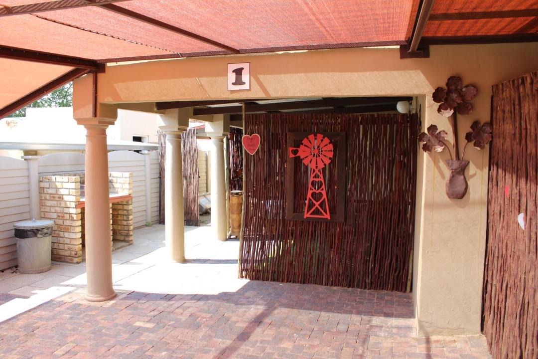 Photo of Others in Parys